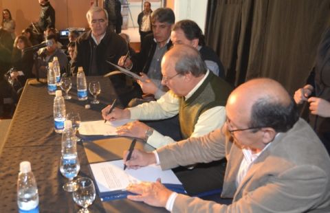 300 contratados municipales pasan a planta transitoria